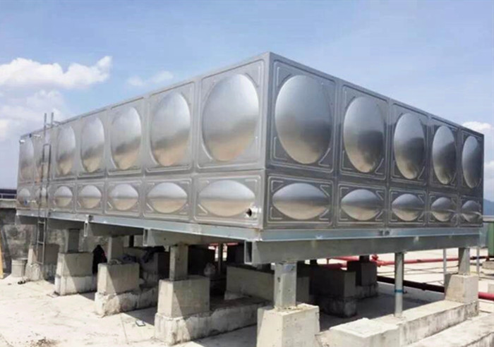 地面不平整，需要為不銹鋼水箱做基礎