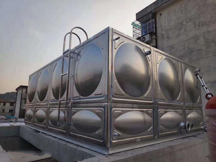 不銹鋼水箱的特點與冬季的防寒技巧