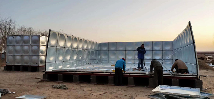 鍍鋅水箱采用專(zhuān)業(yè)密封條密封