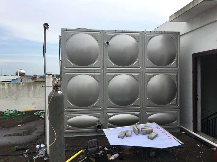 不銹鋼水箱需要使用哪些配件