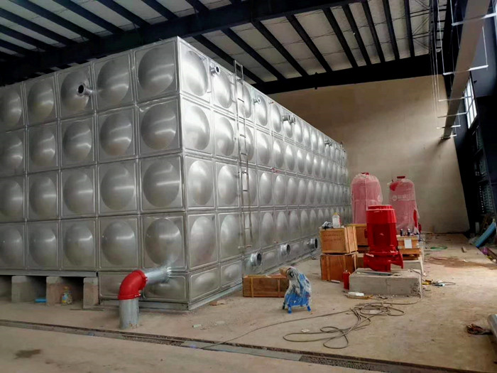 不銹鋼水箱內部清理分兩次進行