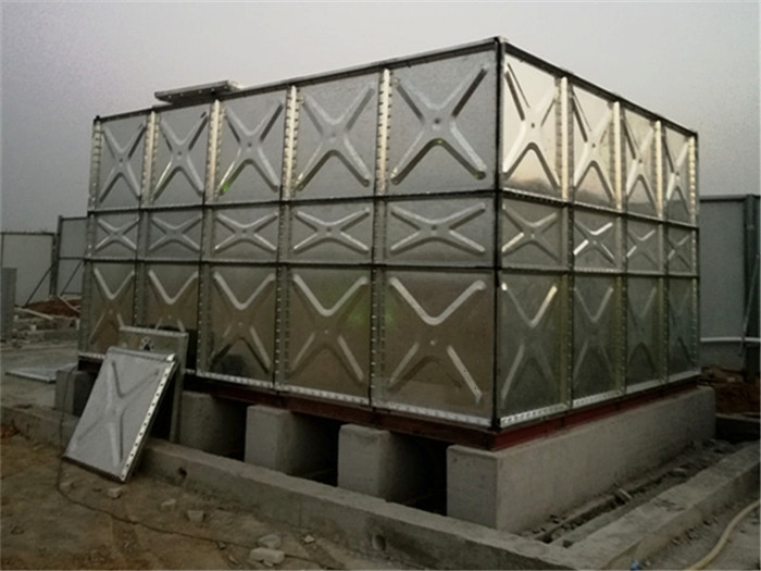 為什么選擇熱鍍鋅水箱?