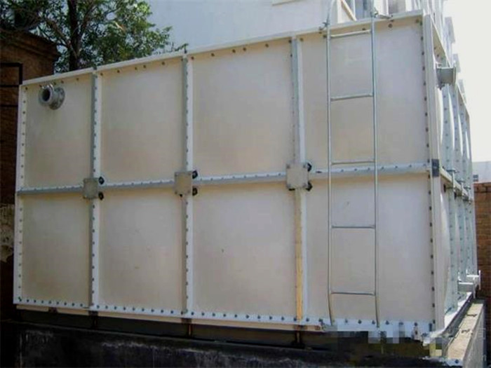 怎么給玻璃鋼水箱除塵垢